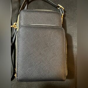 Cross Body Purse With Cell Phone Window.